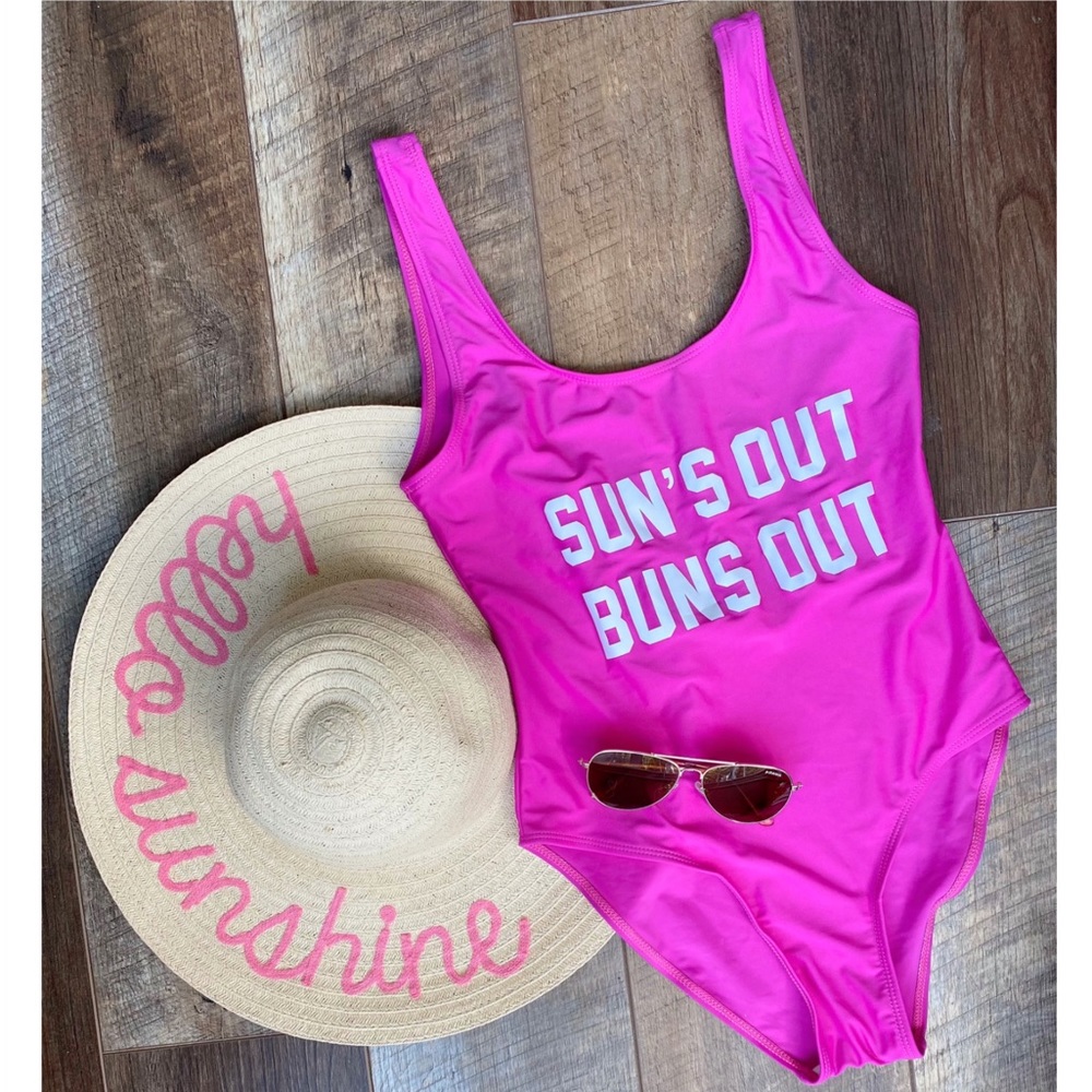 🌟HP🌟 NWOT Suns Out Buns Out One Pc Swim Suit ☀️